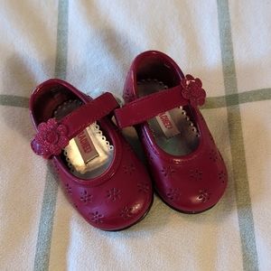 Red dressy flower shoes size 3
